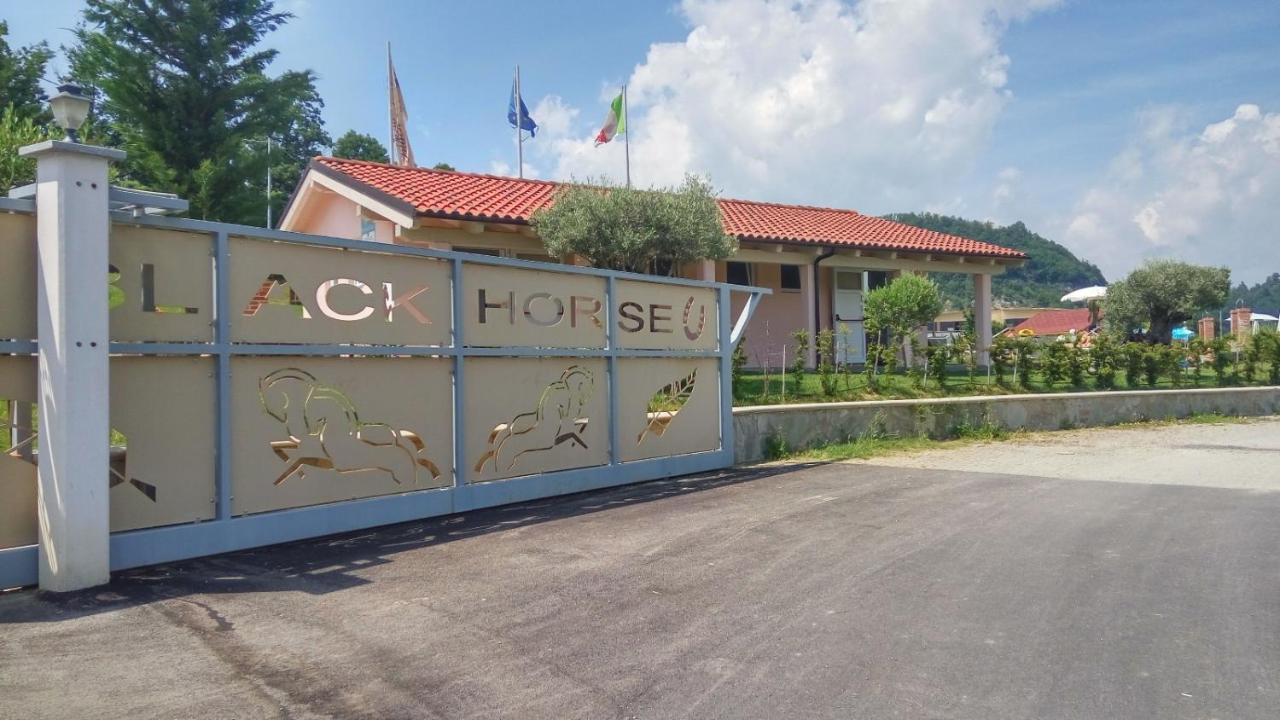Relais Black Horse Millesimo エクステリア 写真